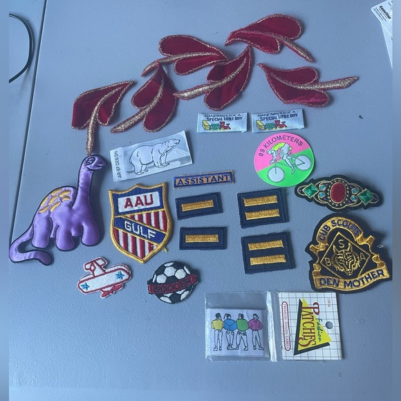 Vintage Lot of 21 Embroidered Patches & Clothing Labels - Picture 1 of 13